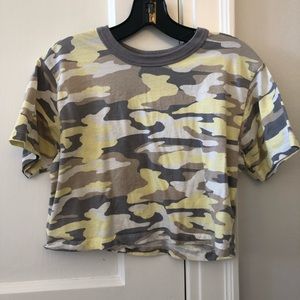 Cropped camo tee